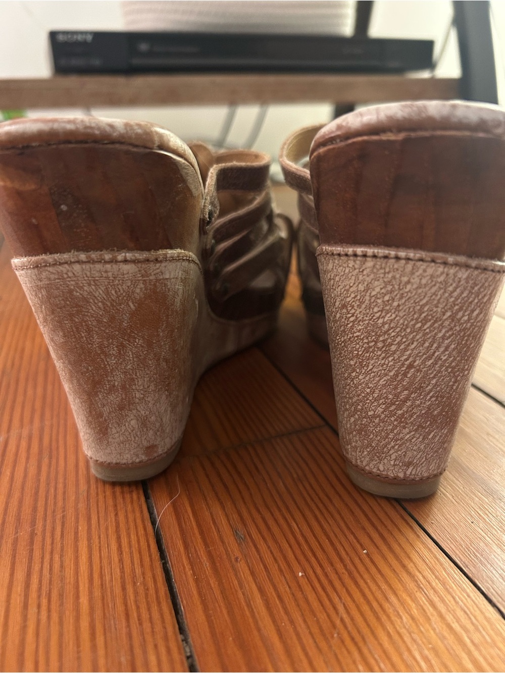Wedge Sandals in Metallic Rose Gold - Picture 5 of 8